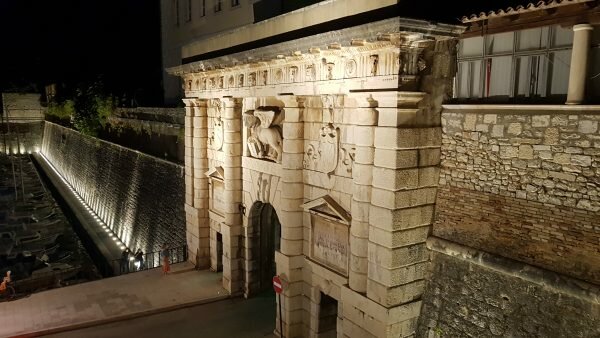 land city gates in to zadar old town